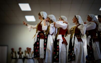 Ar folkloro vakarai dar gali sudominti jaunimą? Naujai atrandamos dainos, šokiai ir bendrystė