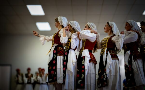 Ar folkloro vakarai dar gali sudominti jaunimą? Naujai atrandamos dainos, šokiai ir bendrystė