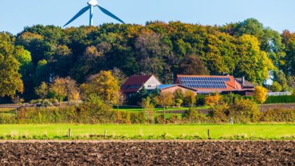 Kaip atsinaujinančios energijos sandėliavimas keičia saulės ir vėjo elektrinių galimybes