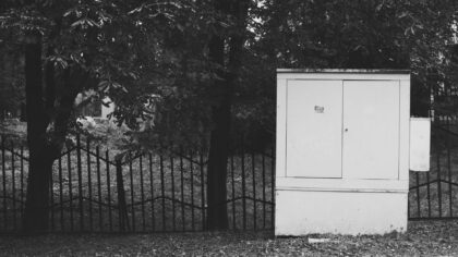 Kaip gimė slaptas „laiko kapsulių“ įprotis? Nuo ranka rašytų laiškų iki skaitmeninių archyvų