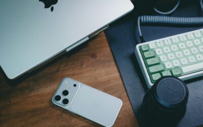 Kaip rankų odą keičia nuolatinis telefonų ir kompiuterių naudojimas? Ženklai, kurių dažnai nepastebime