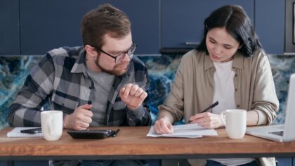 Kaip susitarti dėl pinigų poroje nepykstantis? Ką padeda aiškiai sudėliotos taisyklės