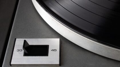Kaip keičiasi kasetės ir vinilai? Muzikos formatų sugrįžimas, kuris stebina net melomanus