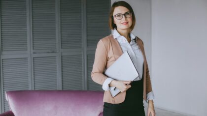 Kaip rengtis biurui po pandemijos? Šiuolaikinio darbo stiliaus kryptys be griežto kodo