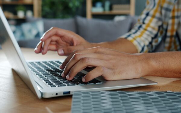 Kaip saugiai atsisiųsti programas iš interneto? Dažniausios klaidos ir kaip jų išvengti