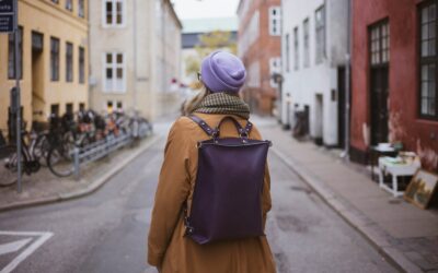 Kaip susikurti kapsulinį garderobą rudeniui mieste? Raktas į lengvesnius rytus be pertekliaus