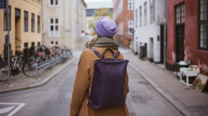 Kaip susikurti kapsulinį garderobą rudeniui mieste? Raktas į lengvesnius rytus be pertekliaus