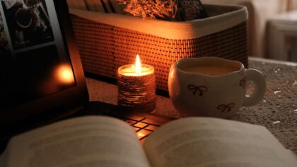 Kokį vakaro ritualą tyliai renkasi jūsų Zodiako ženklas? Maži kasdieniai būdai nurimti