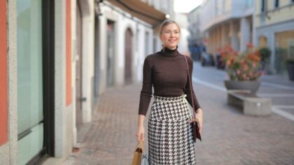 Kaip derinti megztinius prie sijonų rudenį ir žiemą? Patogūs sprendimai be stiliaus aukų