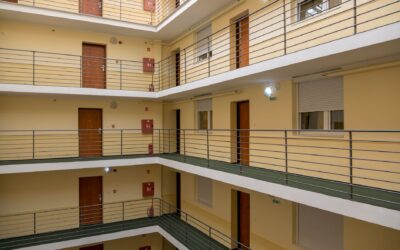 Kaip draugiškai gyventi su kaimynais daugiabutyje? Maži sprendimai ramesniam bendrabūviui