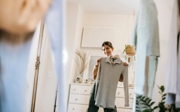 Kaip išnaudoti vieną spalvą visame garderobe? Praktinis kapsulinio monochromo gidas