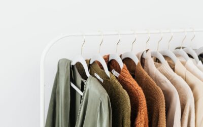 Kaip rudenį peržiūrėti garderobą be chaoso? Paprasti žingsniai tvarkingesniems deriniams