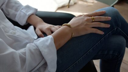 Kaip susikurti minimalistinį papuošalų rinkinį kasdienai? Idėjos, kurios tinka prie beveik visko