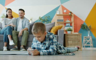 Kaip tvarkyti vaikų nuotraukas ir vaizdo įrašus telefone? Svarbūs privatumo žingsniai tėvams