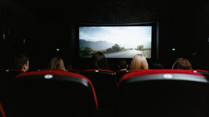 Kodėl kino titrai jau nebe tik tekstas ekrane? Nematoma profesija, formuojanti žiūrovo patirtį