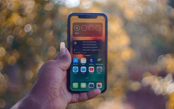 Ar tikrai reikia naujo telefono? 9 ženklai, kada laikas keisti ir kada geriau pataupyti