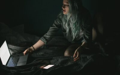 Kaip išjungti „vidinį triukšmą“ prieš miegą? Paprasti vakaro žingsniai ramesniam protui