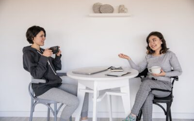 Kaip nepasimesti tarp pažįstamų ir tikrų draugų? Subtilūs ženklai, kuriuos verta pastebėti