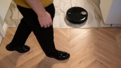 Kaip robotai mokosi vaikščioti ir bėgioti be žmogaus pagalbos? Nematoma treniruotė kompiuteriuose