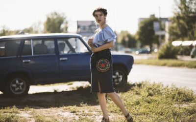 Kaip sukurti vasarišką džinsų derinį be chaoso spintoje? Lengvos idėjos kiekvienai dienai