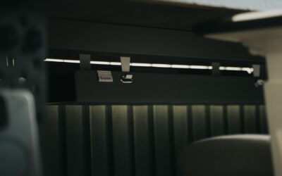 Kaip suvaldyti laidų chaosą namuose? Paprasti būdai tvarkingam ir jaukiam interjerui
